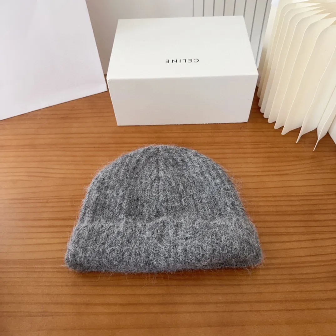 💰60 Crow Heart Autumn and Winter Wool Knitted Beanie This must be a favorite of minimalism. It is clean, neat, fashionable and versatile, and will definitely not be picky about your face shape! A fashionable classic that lasts forever! Fashionable black and white can be purchased together!